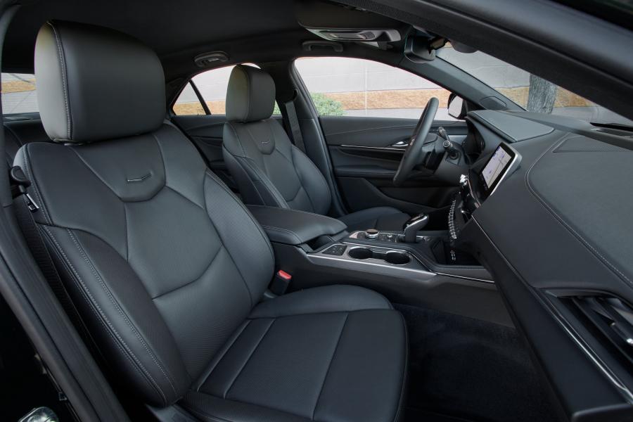 Интерьер Cadillac CT4 Premium Luxury 2019 года  (фото 23 из 28)